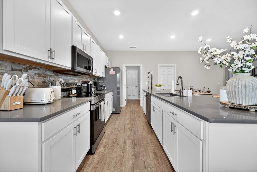 Image 11 of 32 For 712 Daphne Drive