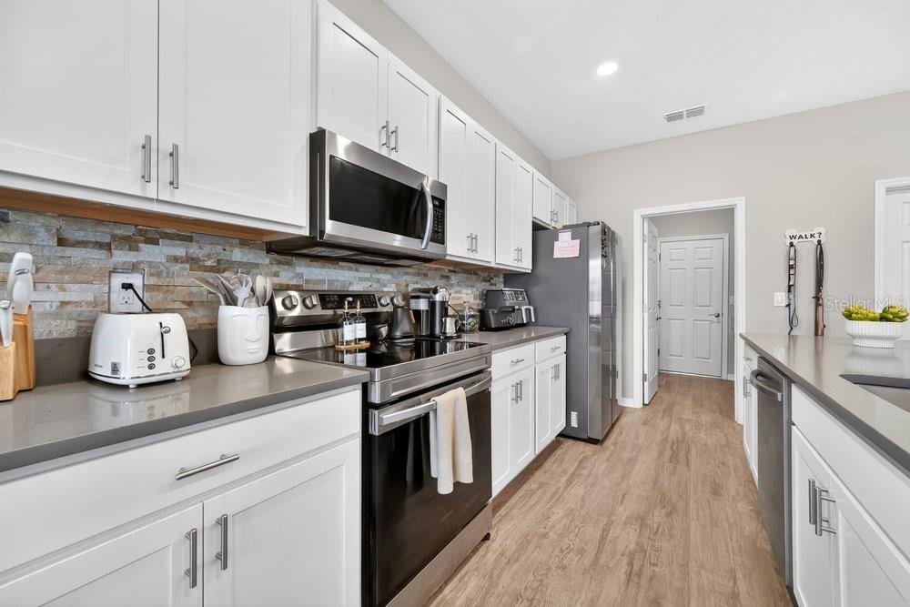 Image 12 of 32 For 712 Daphne Drive