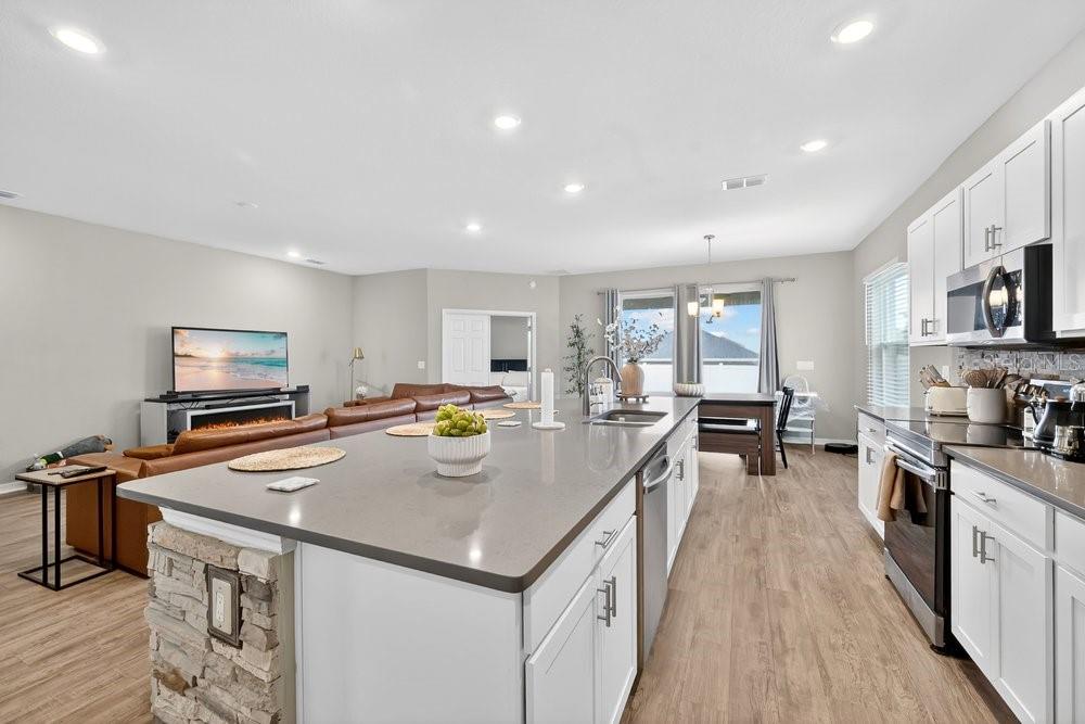 Image 13 of 32 For 712 Daphne Drive