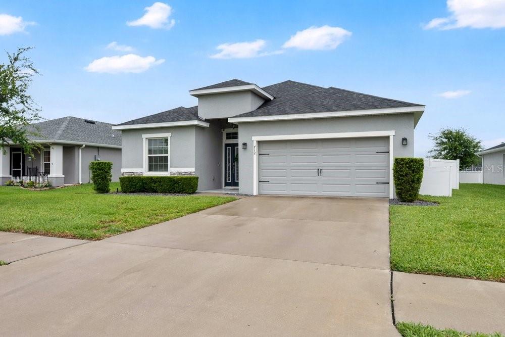 Image 2 of 32 For 712 Daphne Drive