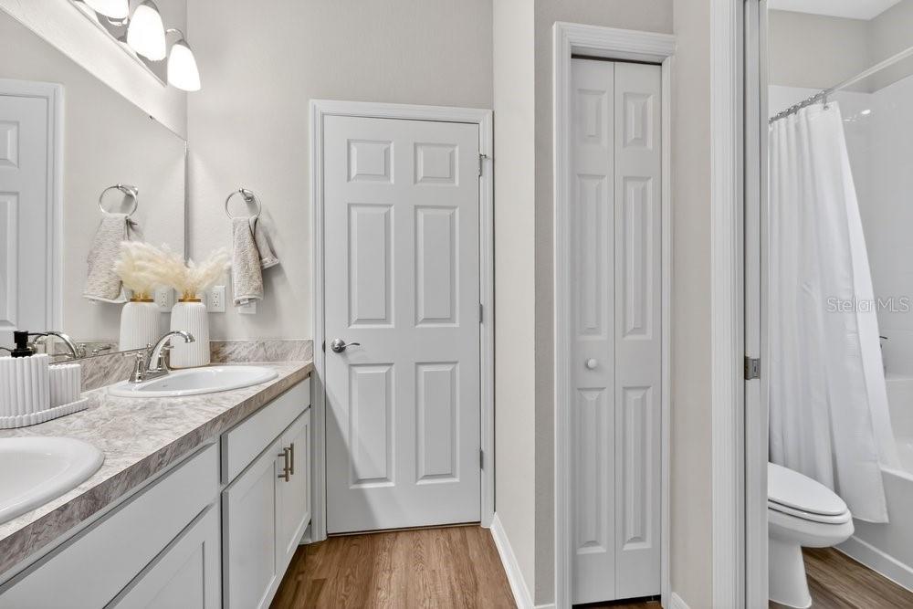 Image 25 of 32 For 712 Daphne Drive