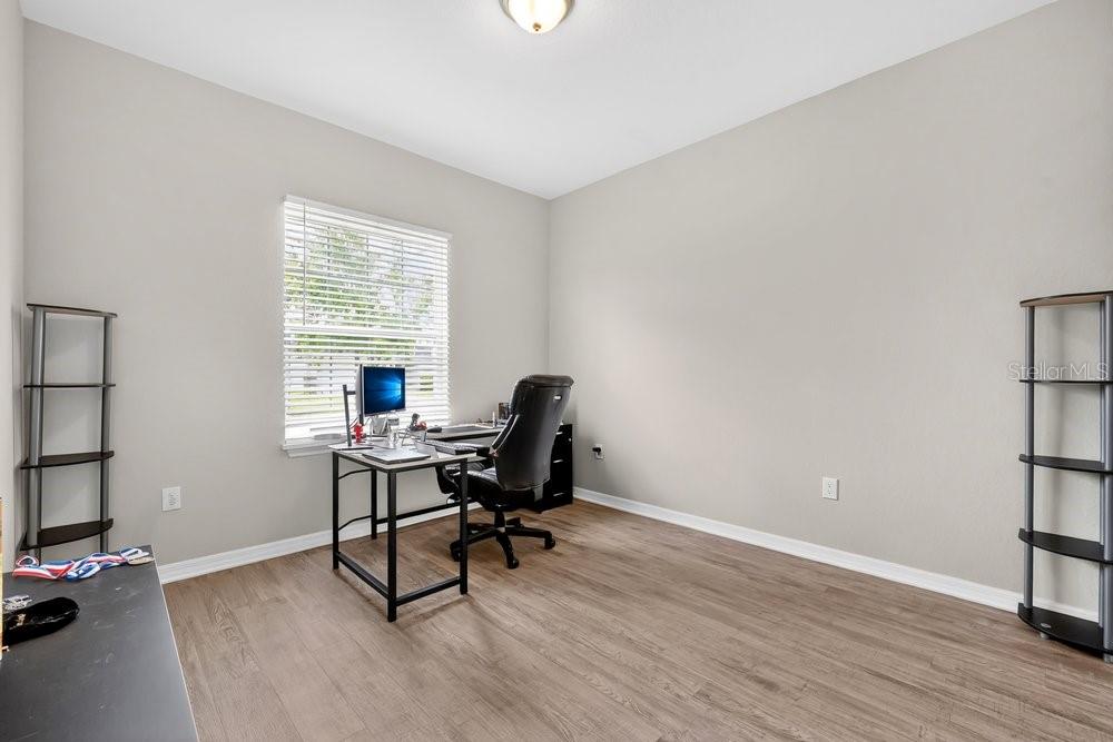 Image 27 of 32 For 712 Daphne Drive