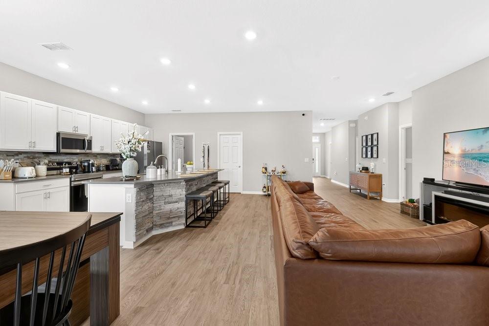 Image 7 of 32 For 712 Daphne Drive