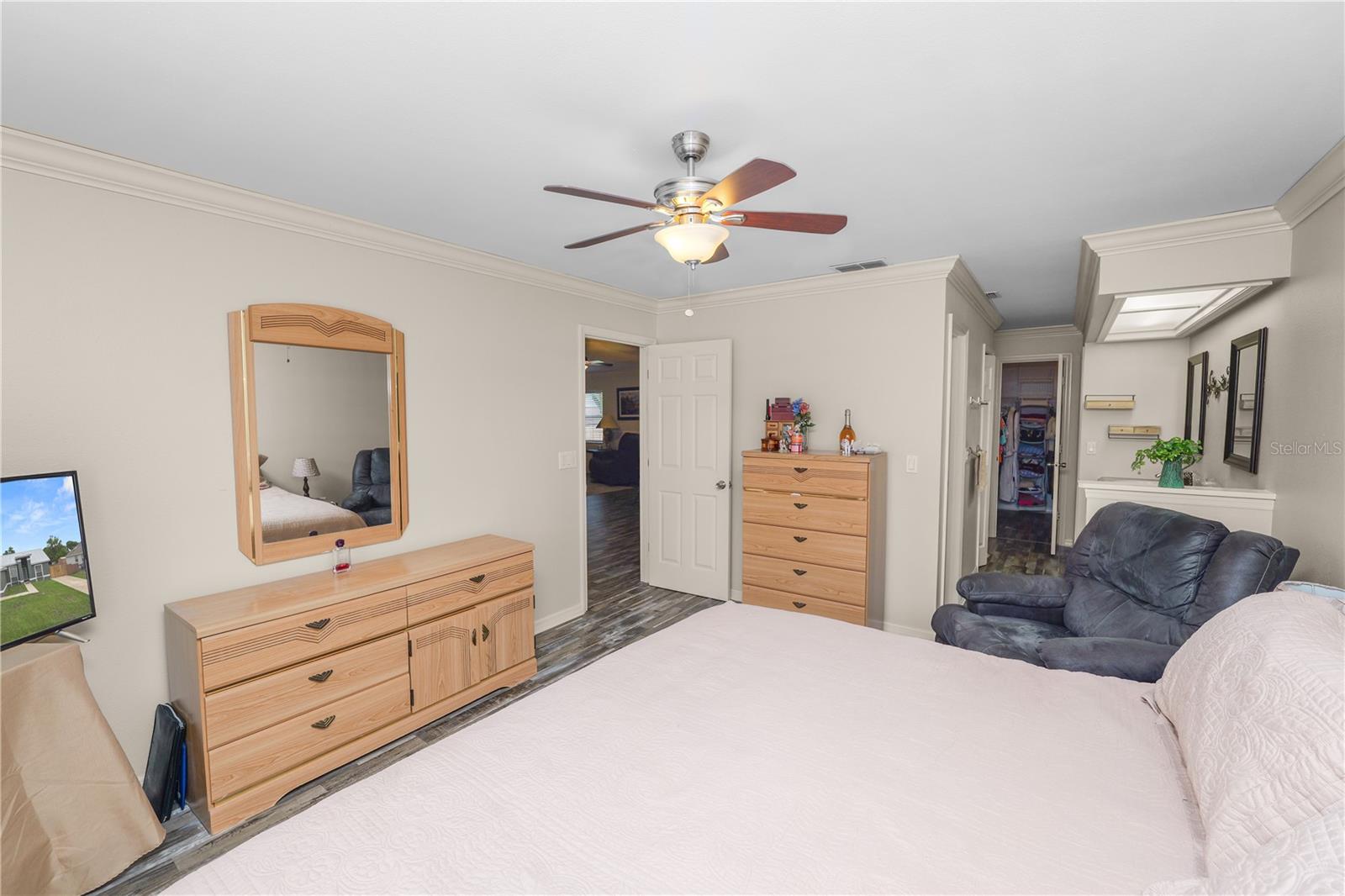 Image 10 of 37 For 225 Lindale Street