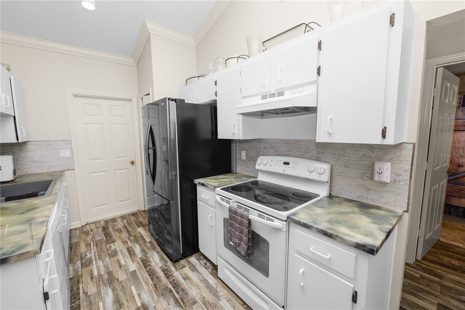 Image 11 of 37 For 225 Lindale Street