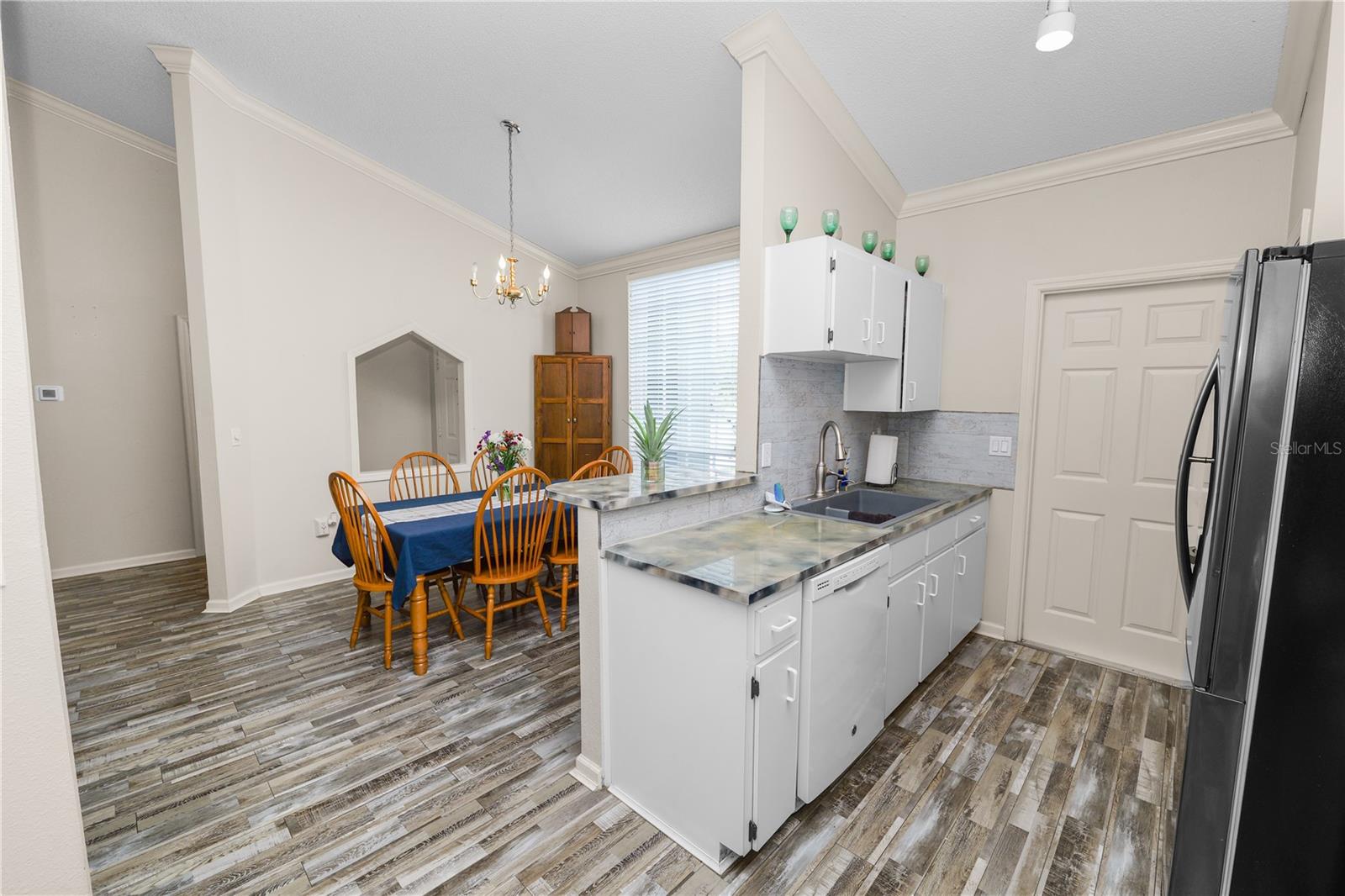 Image 12 of 37 For 225 Lindale Street