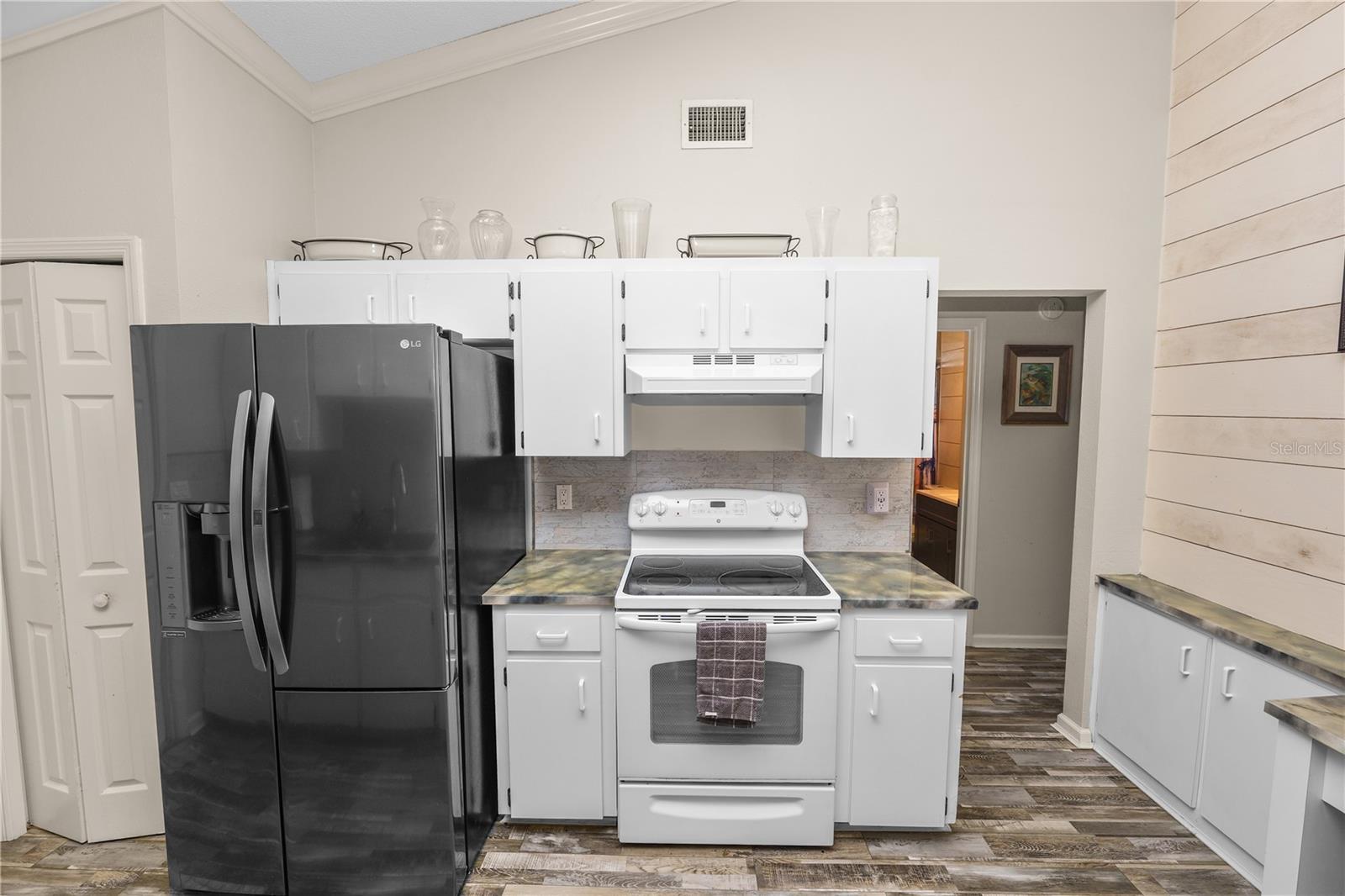 Image 14 of 37 For 225 Lindale Street