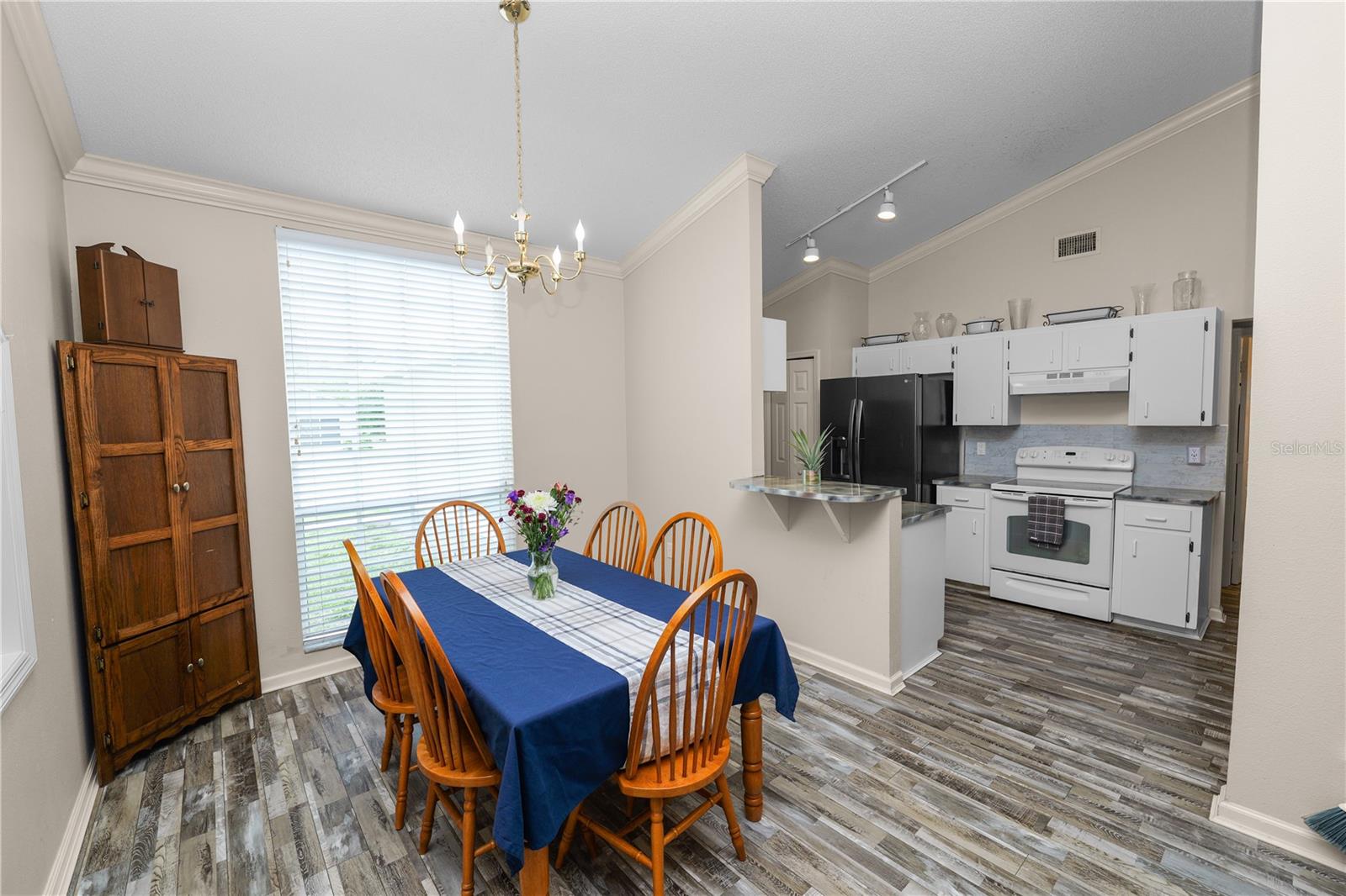 Image 17 of 37 For 225 Lindale Street