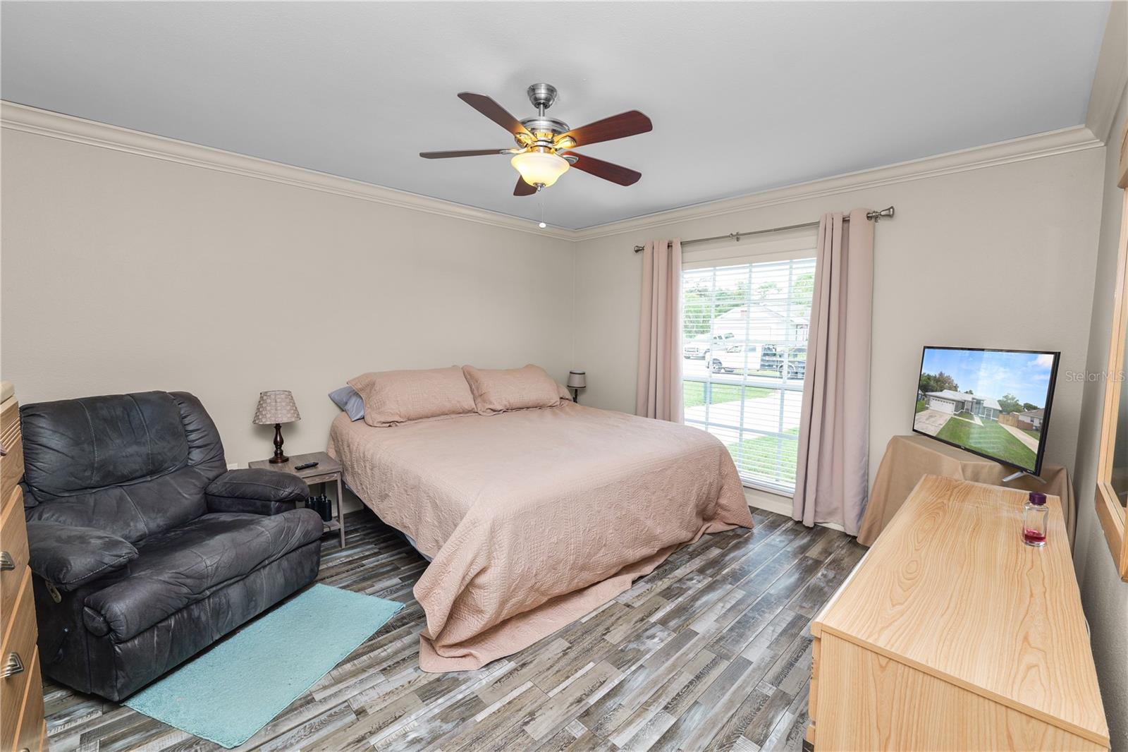 Image 19 of 37 For 225 Lindale Street