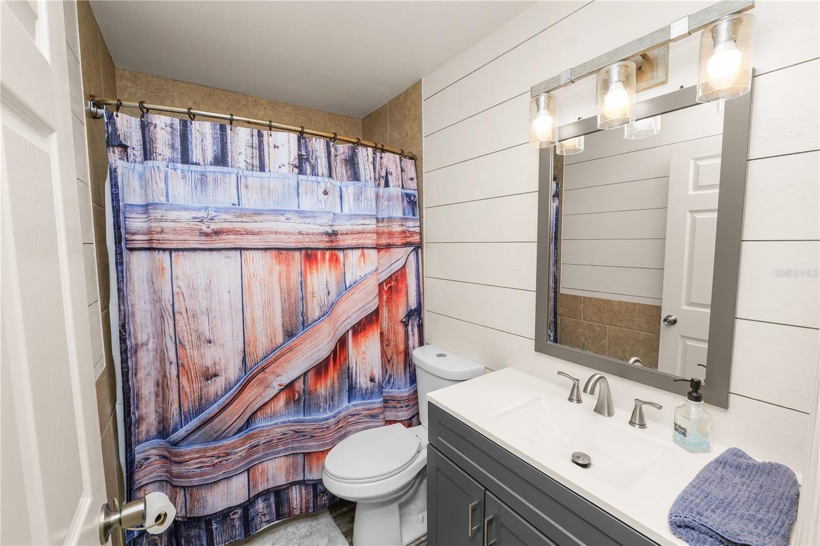 Image 24 of 37 For 225 Lindale Street