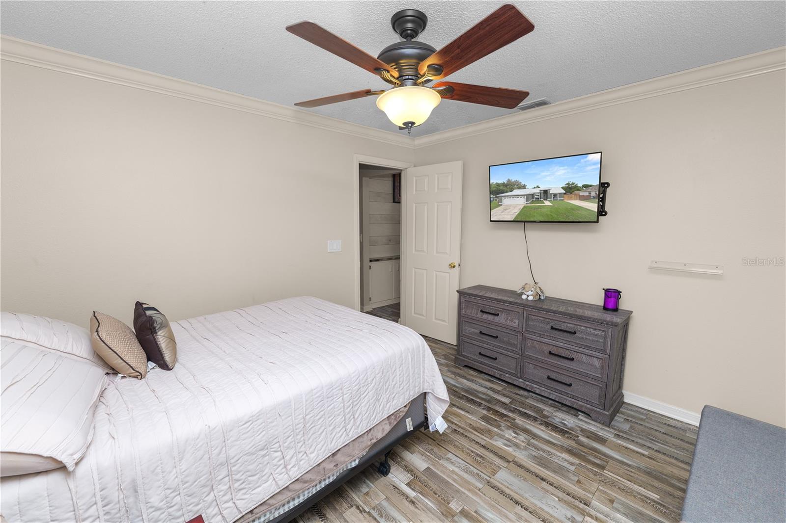 Image 27 of 37 For 225 Lindale Street