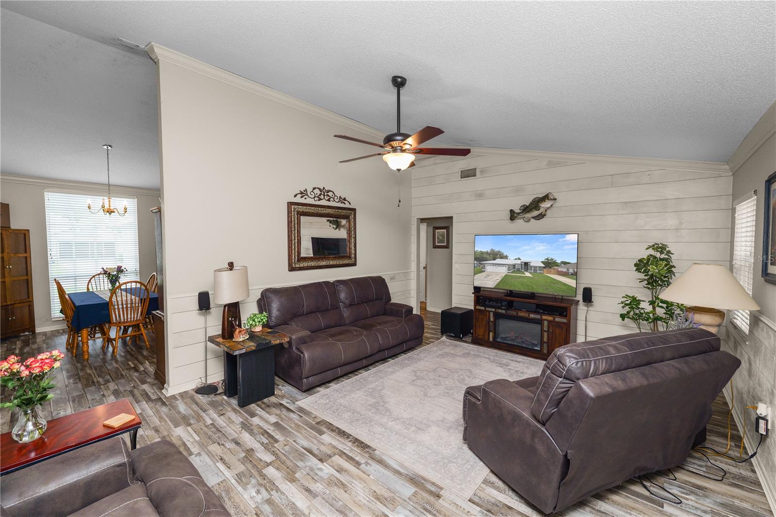 Image 6 of 37 For 225 Lindale Street