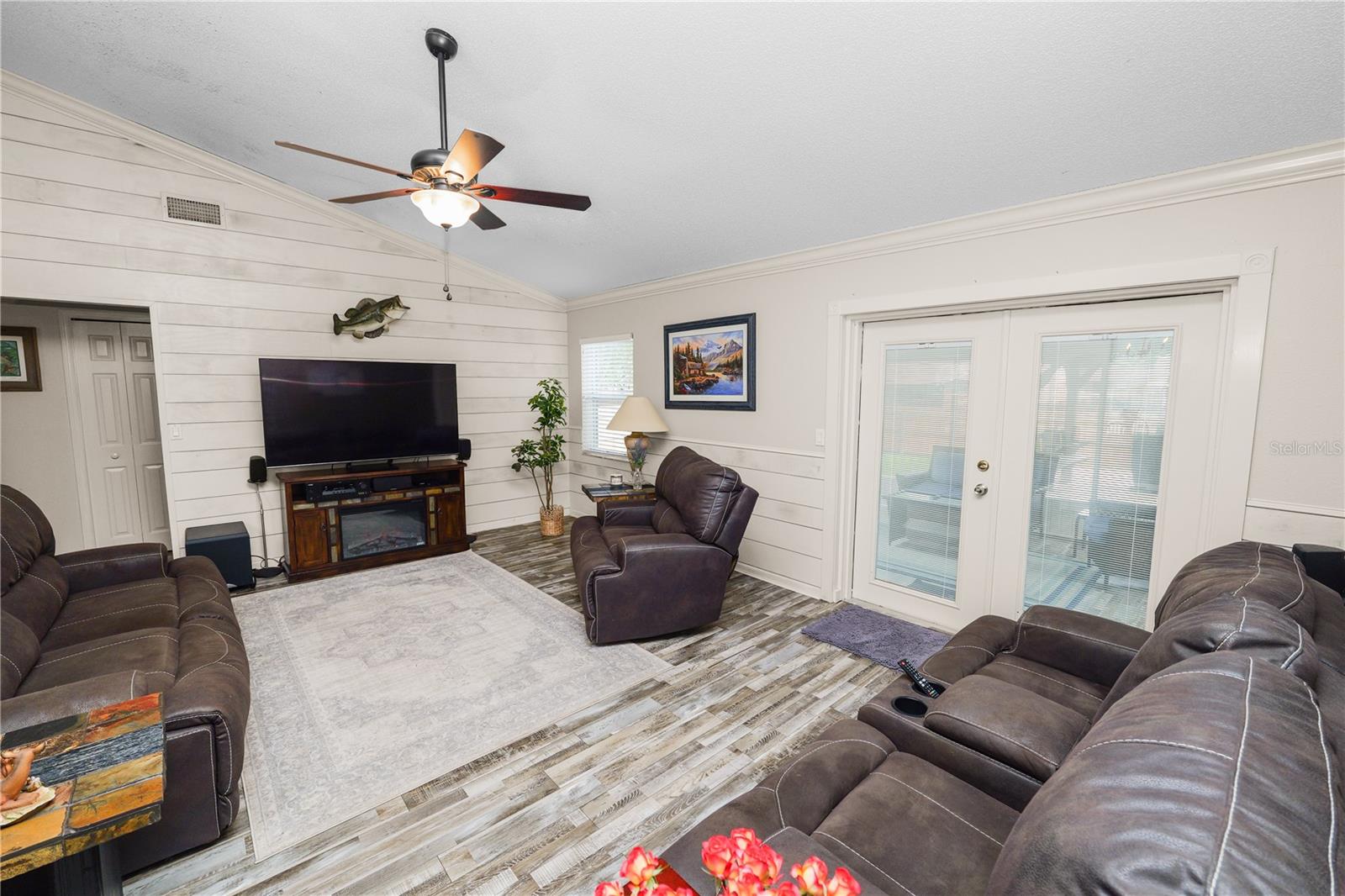 Image 7 of 37 For 225 Lindale Street