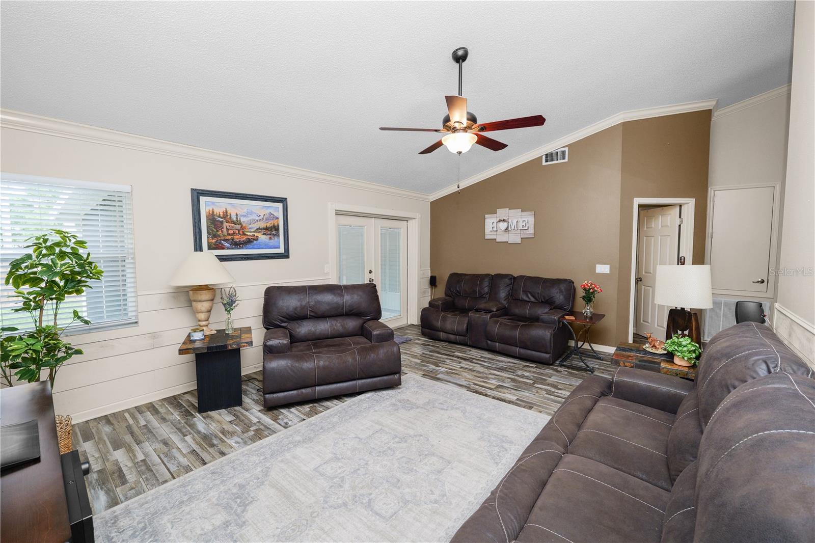 Image 8 of 37 For 225 Lindale Street