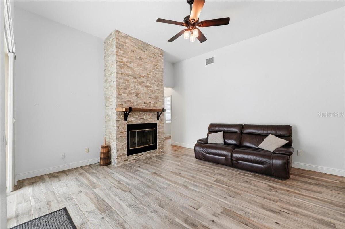 Image 14 of 61 For 2214 Longmore Circle