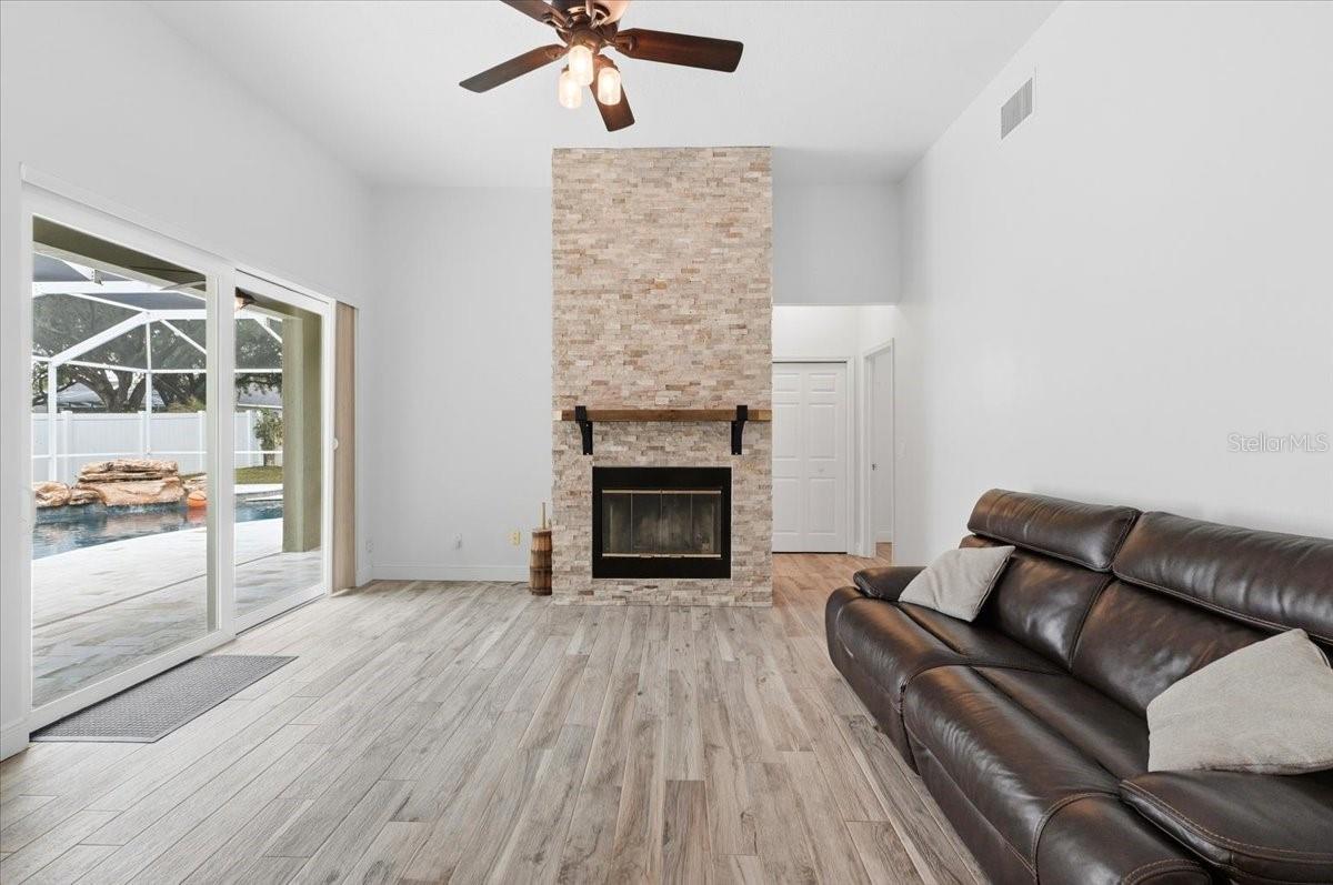 Image 17 of 61 For 2214 Longmore Circle