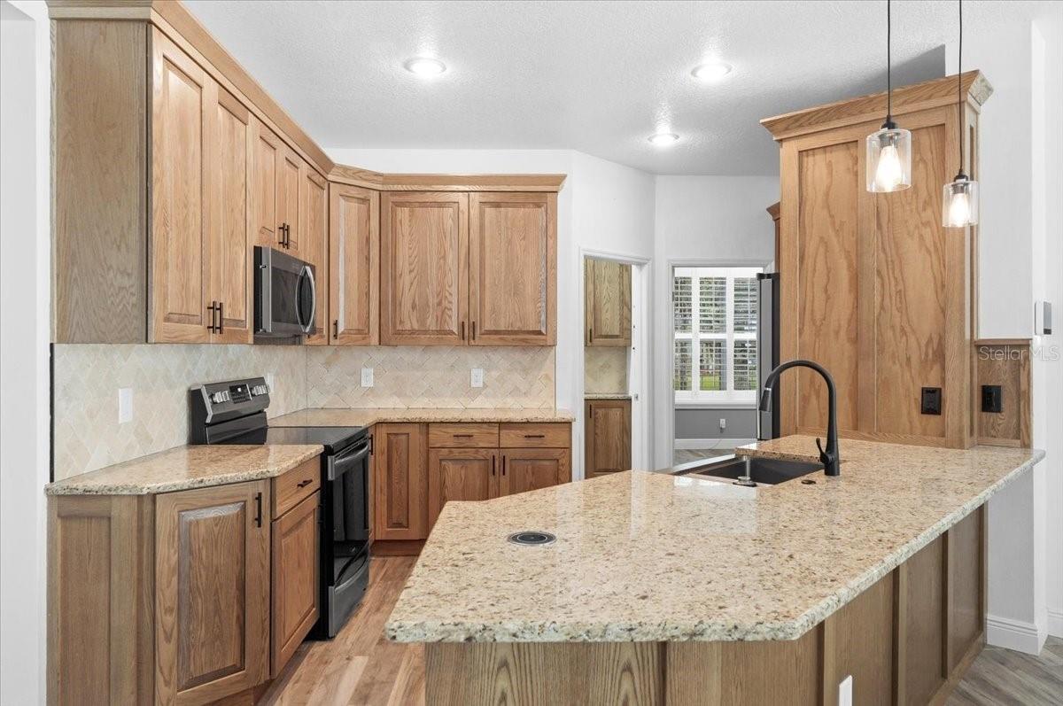 Image 18 of 61 For 2214 Longmore Circle