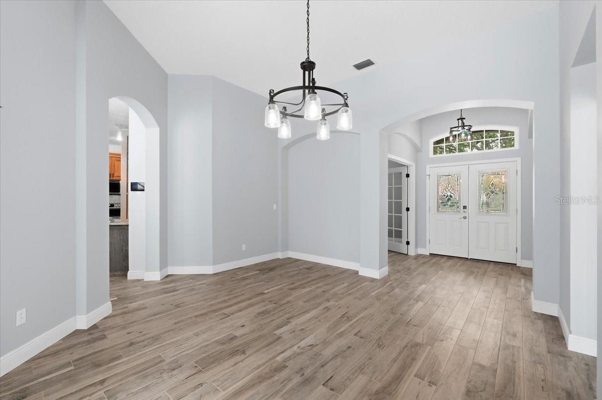 Image 7 of 61 For 2214 Longmore Circle