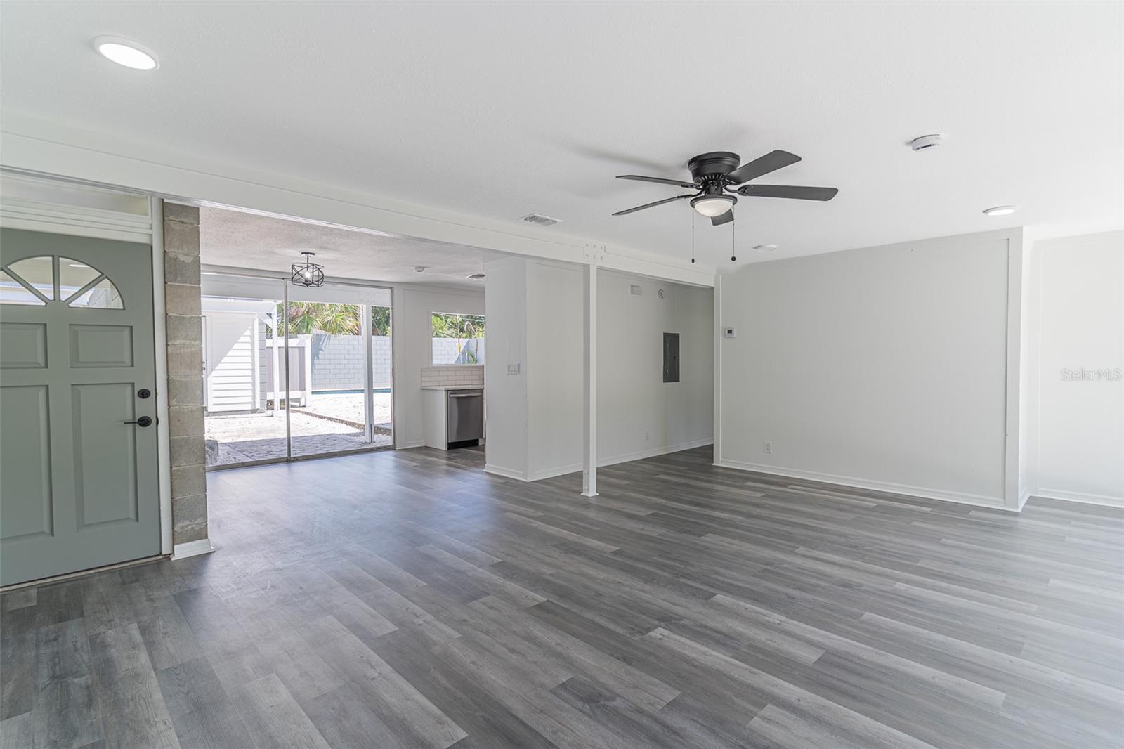 Image 5 of 37 For 1558 Drexel Avenue Ne