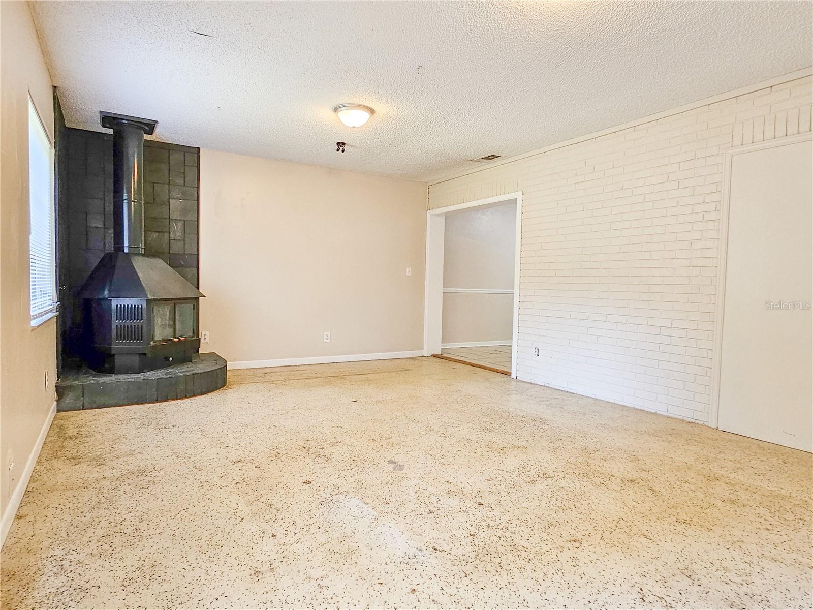 Image 10 of 17 For 1917 Casco Street