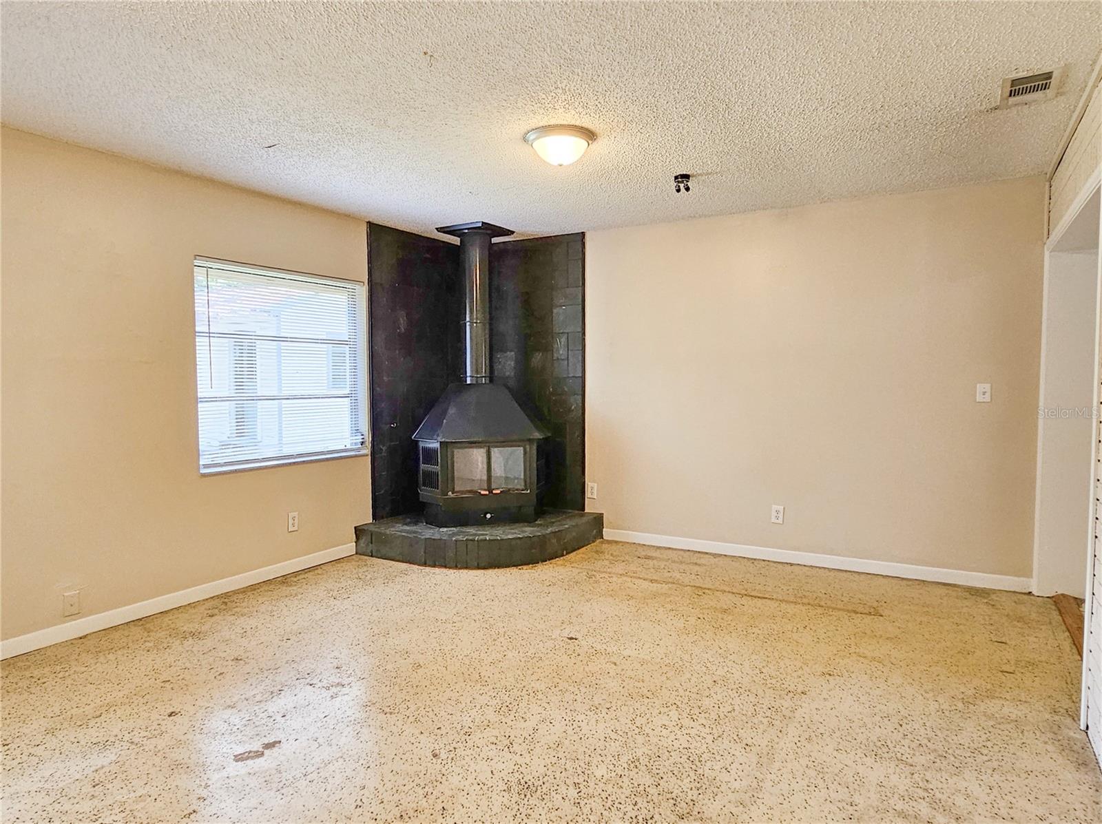 Image 11 of 17 For 1917 Casco Street