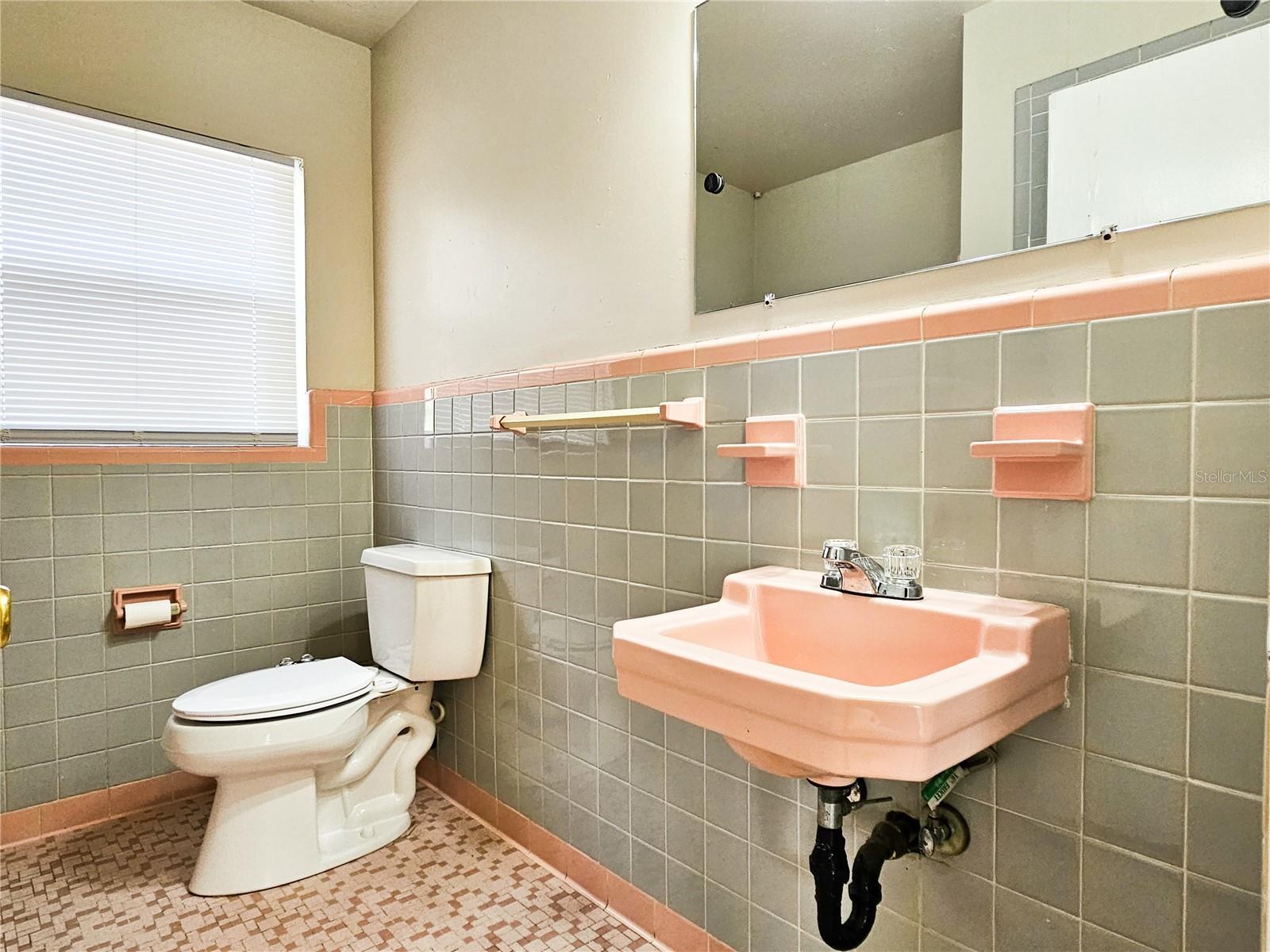 Image 16 of 17 For 1917 Casco Street