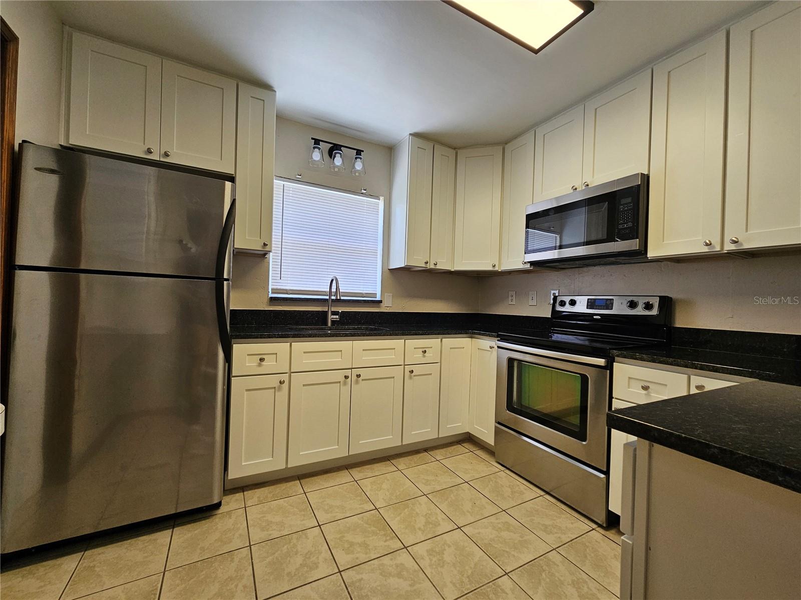 Image 7 of 17 For 1917 Casco Street