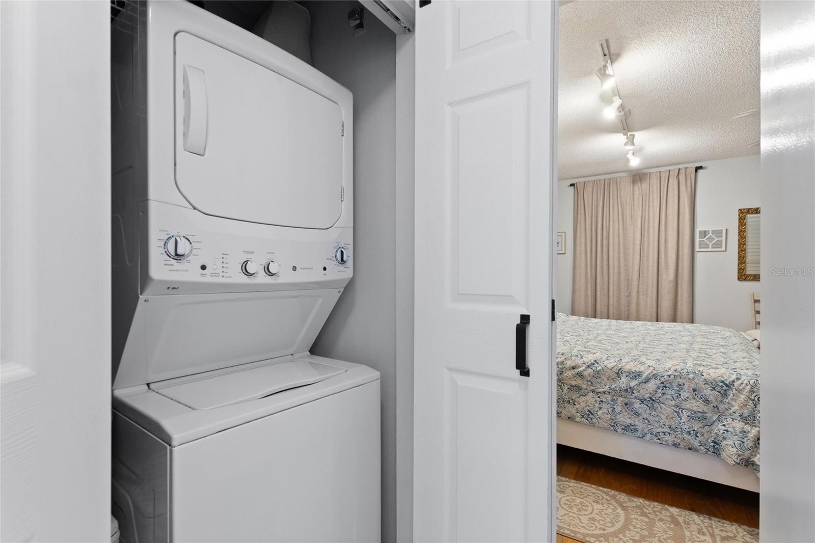 Image 11 of 27 For 1083 Motorcoach Drive