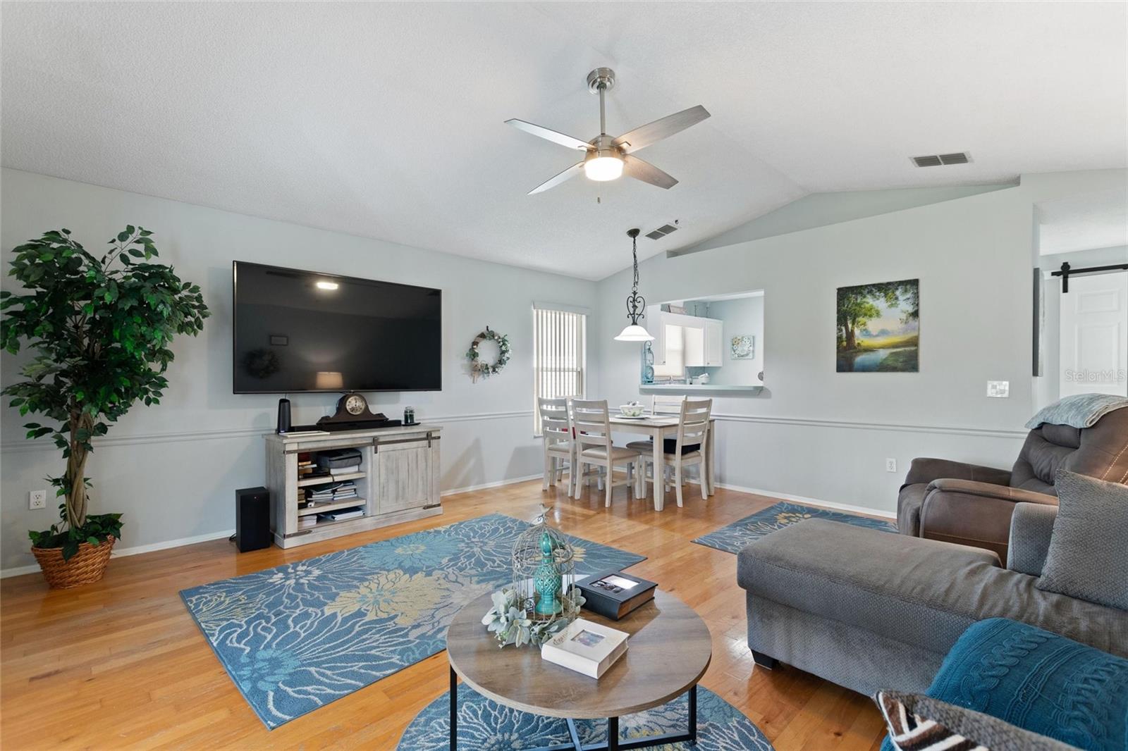 Image 18 of 27 For 1083 Motorcoach Drive