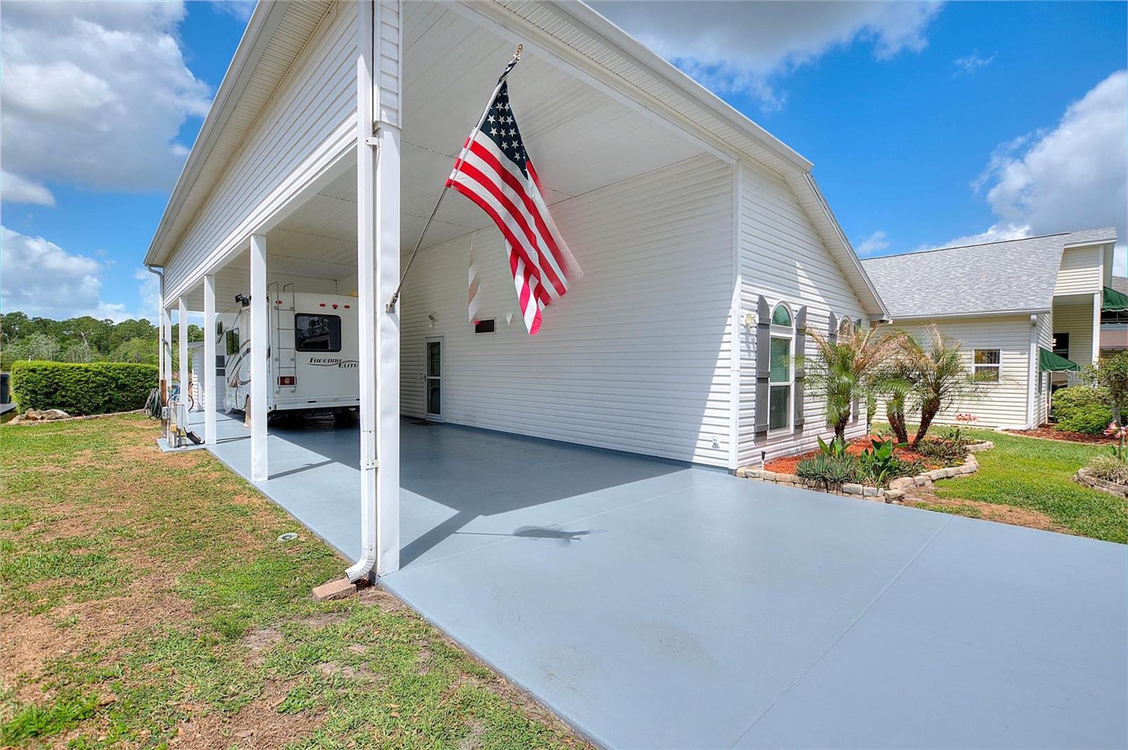 Image 3 of 27 For 1083 Motorcoach Drive