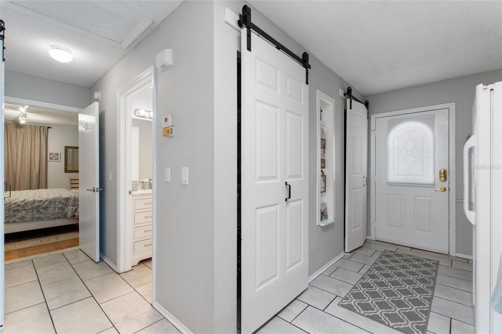 Image 6 of 27 For 1083 Motorcoach Drive