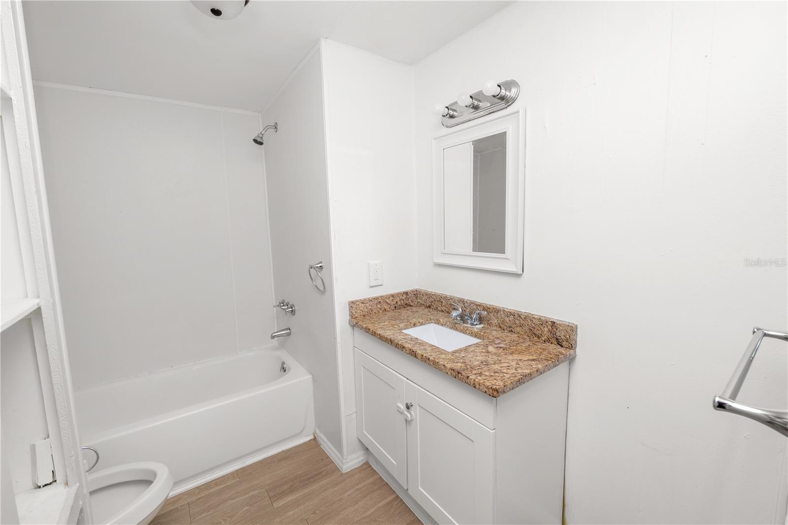 Image 19 of 30 For 829 Nashville Road