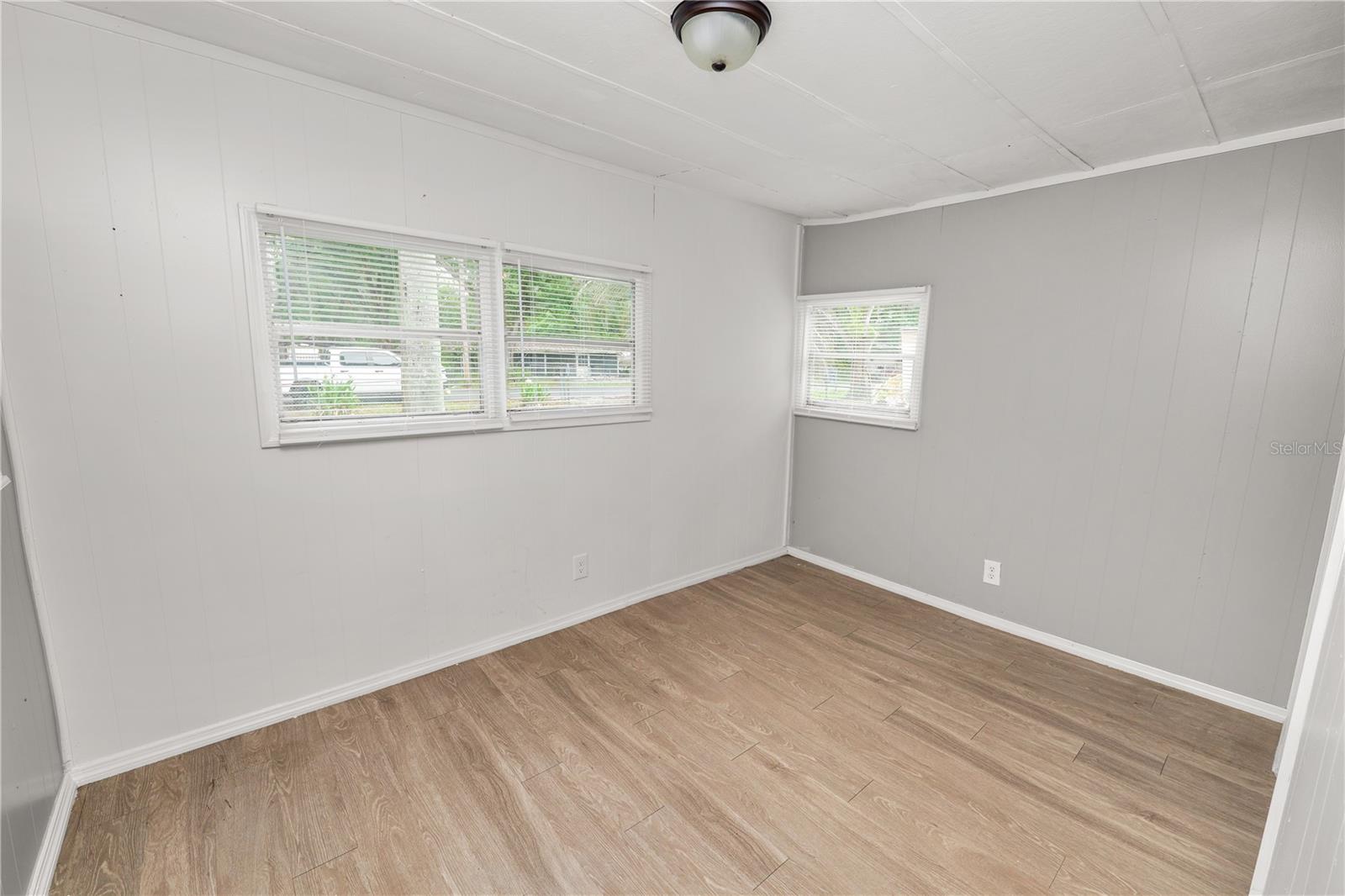 Image 21 of 30 For 829 Nashville Road