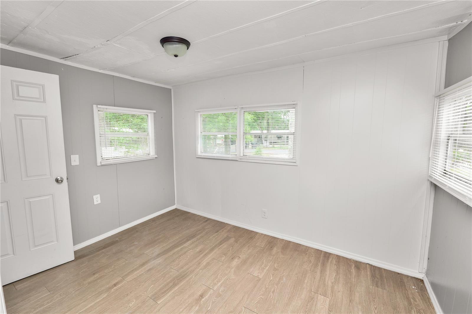 Image 22 of 30 For 829 Nashville Road