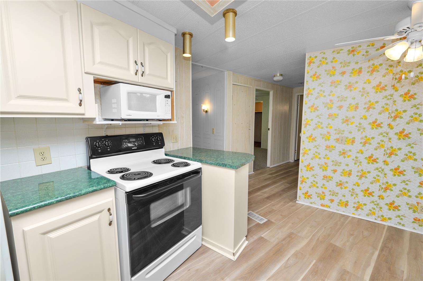 Image 10 of 42 For 1610 Reynolds Road 4