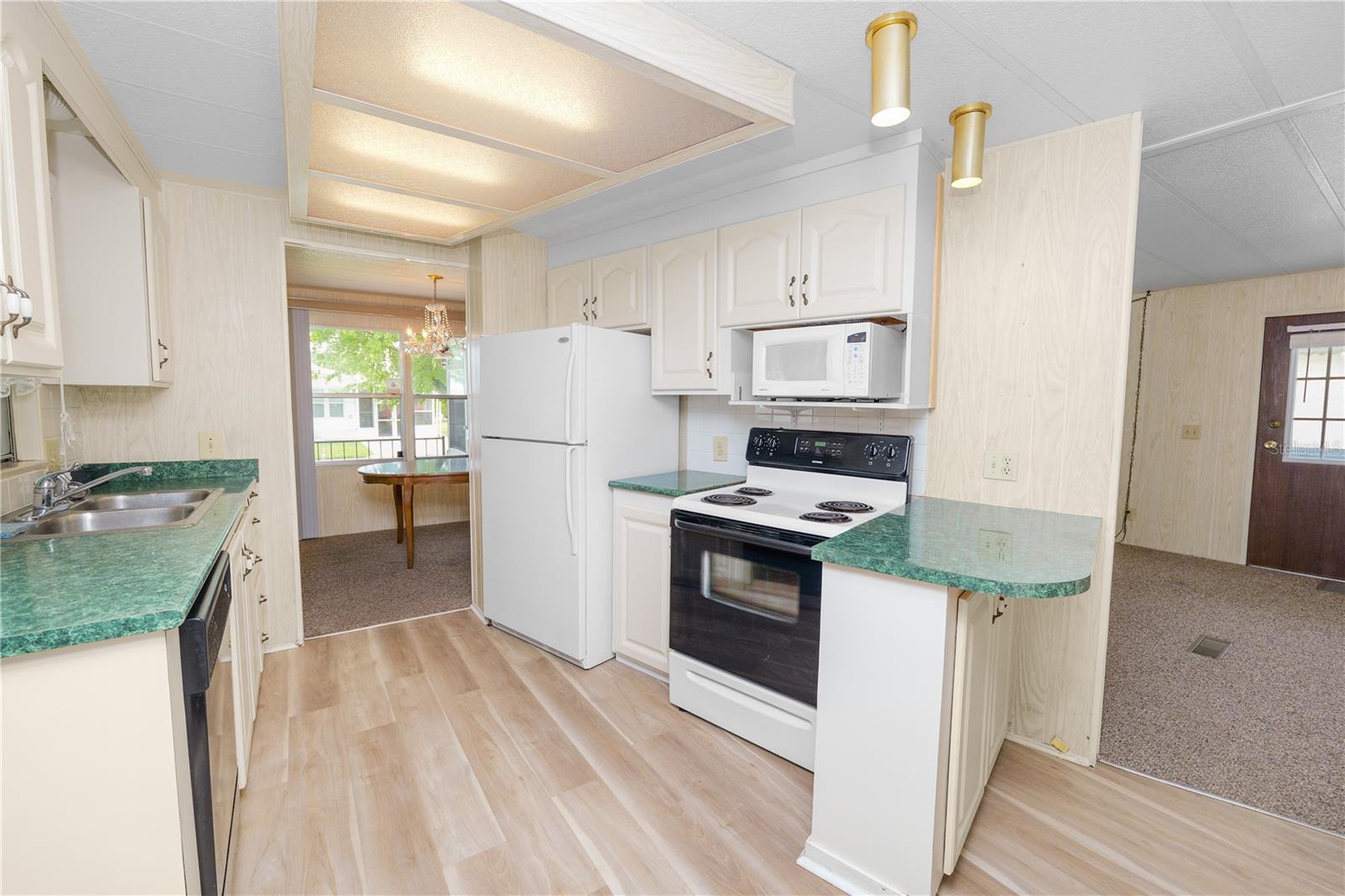 Image 11 of 42 For 1610 Reynolds Road 4