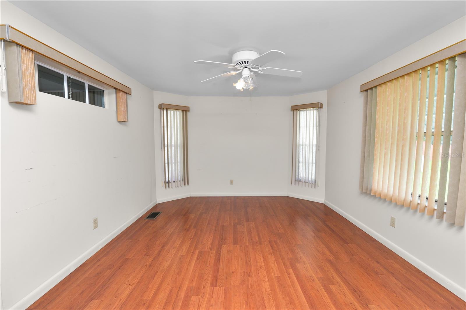 Image 26 of 42 For 1610 Reynolds Road 4