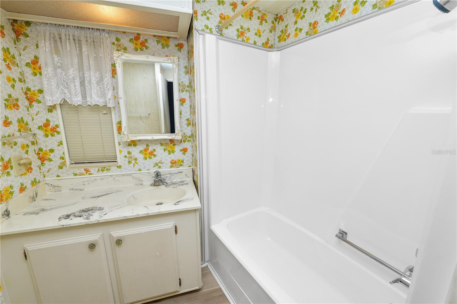 Image 31 of 42 For 1610 Reynolds Road 4