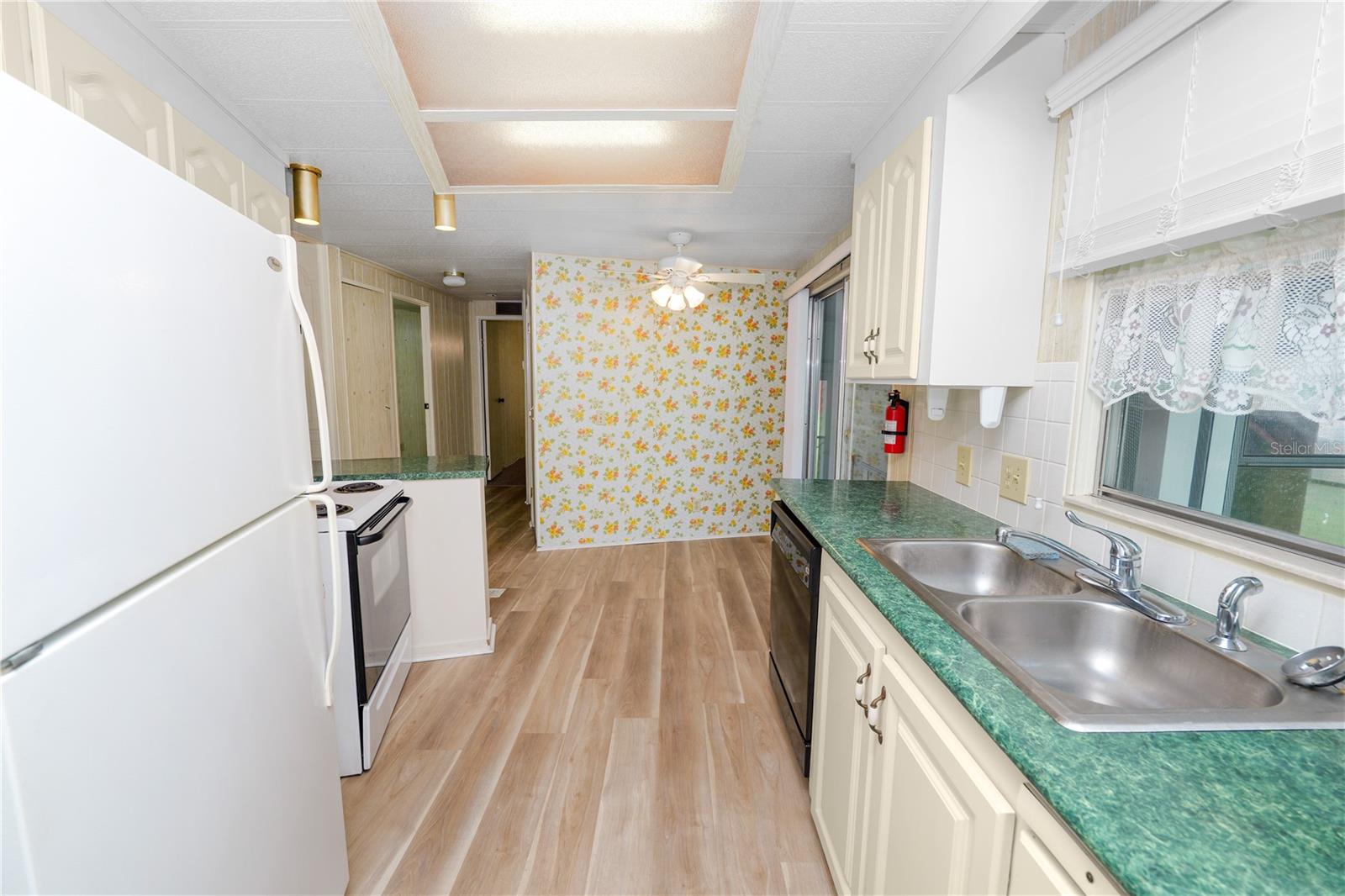 Image 9 of 42 For 1610 Reynolds Road 4