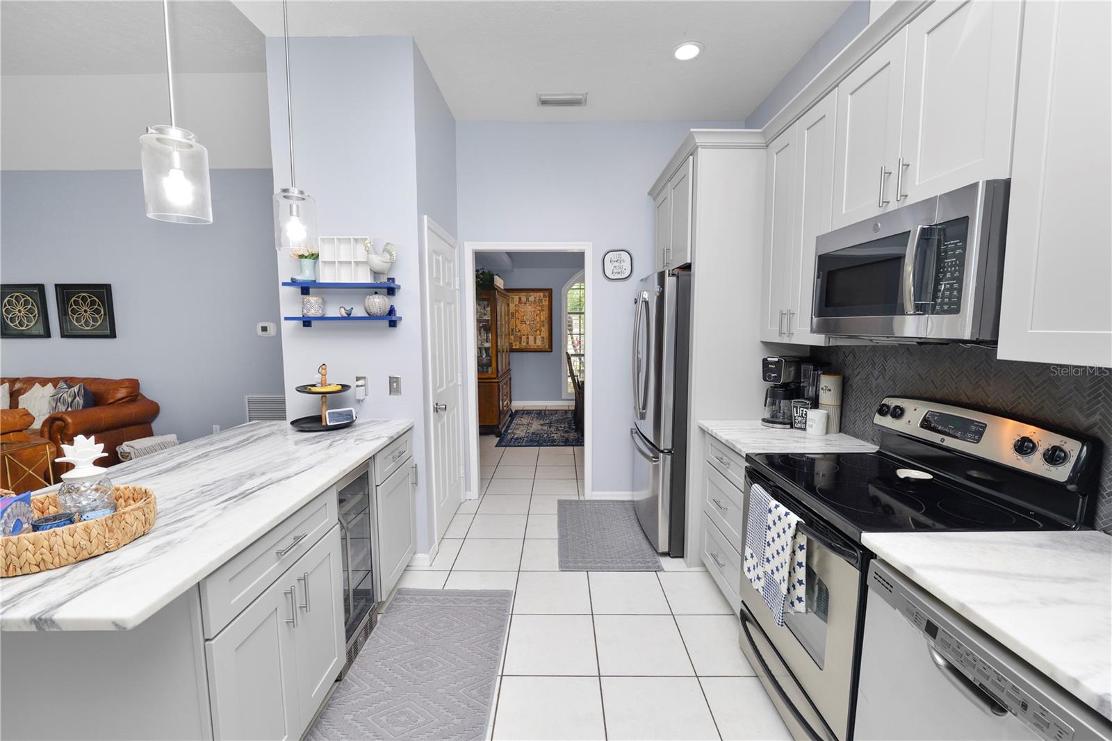 Listing photo id 16 for 935 Balsamina Drive