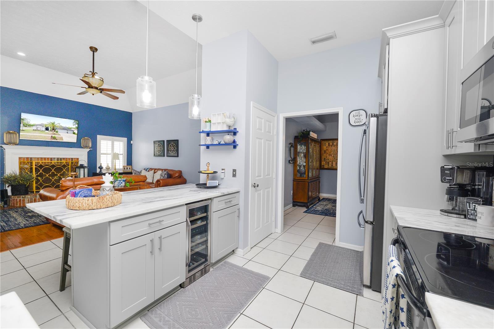 Listing photo id 17 for 935 Balsamina Drive