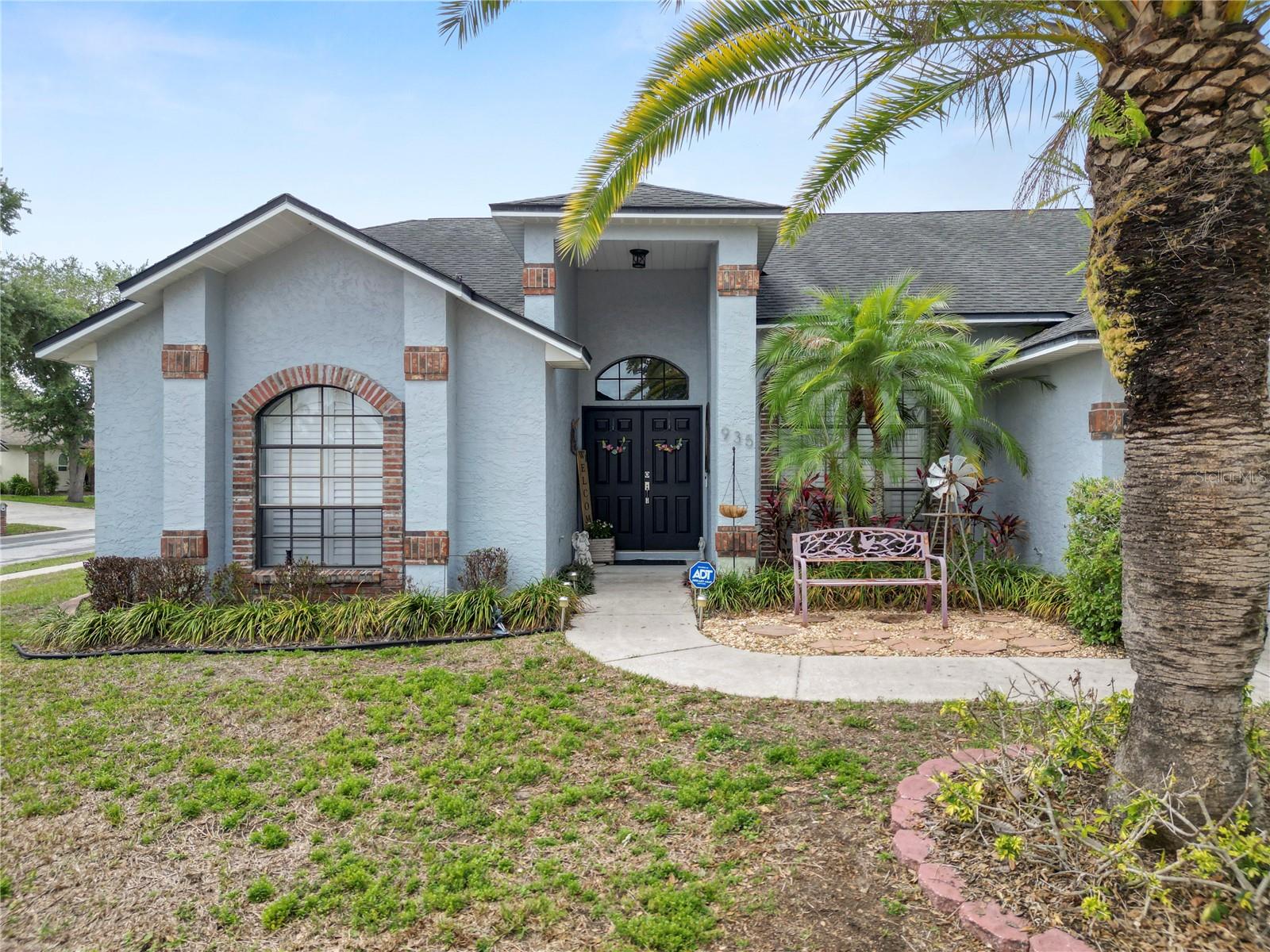 Listing photo id 0 for 935 Balsamina Drive