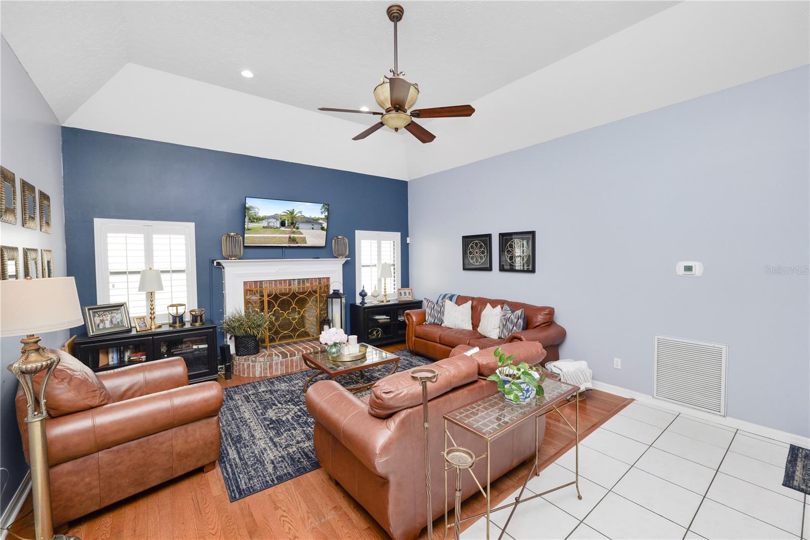 Listing photo id 18 for 935 Balsamina Drive