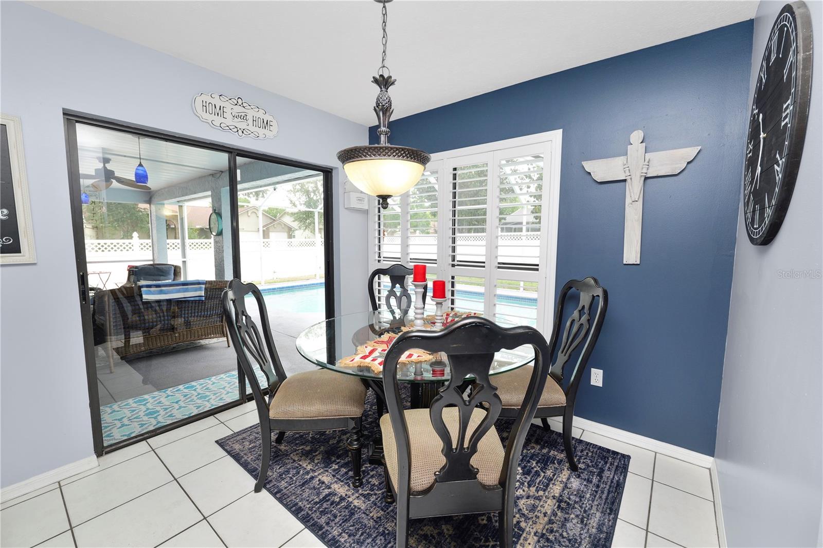 Listing photo id 19 for 935 Balsamina Drive