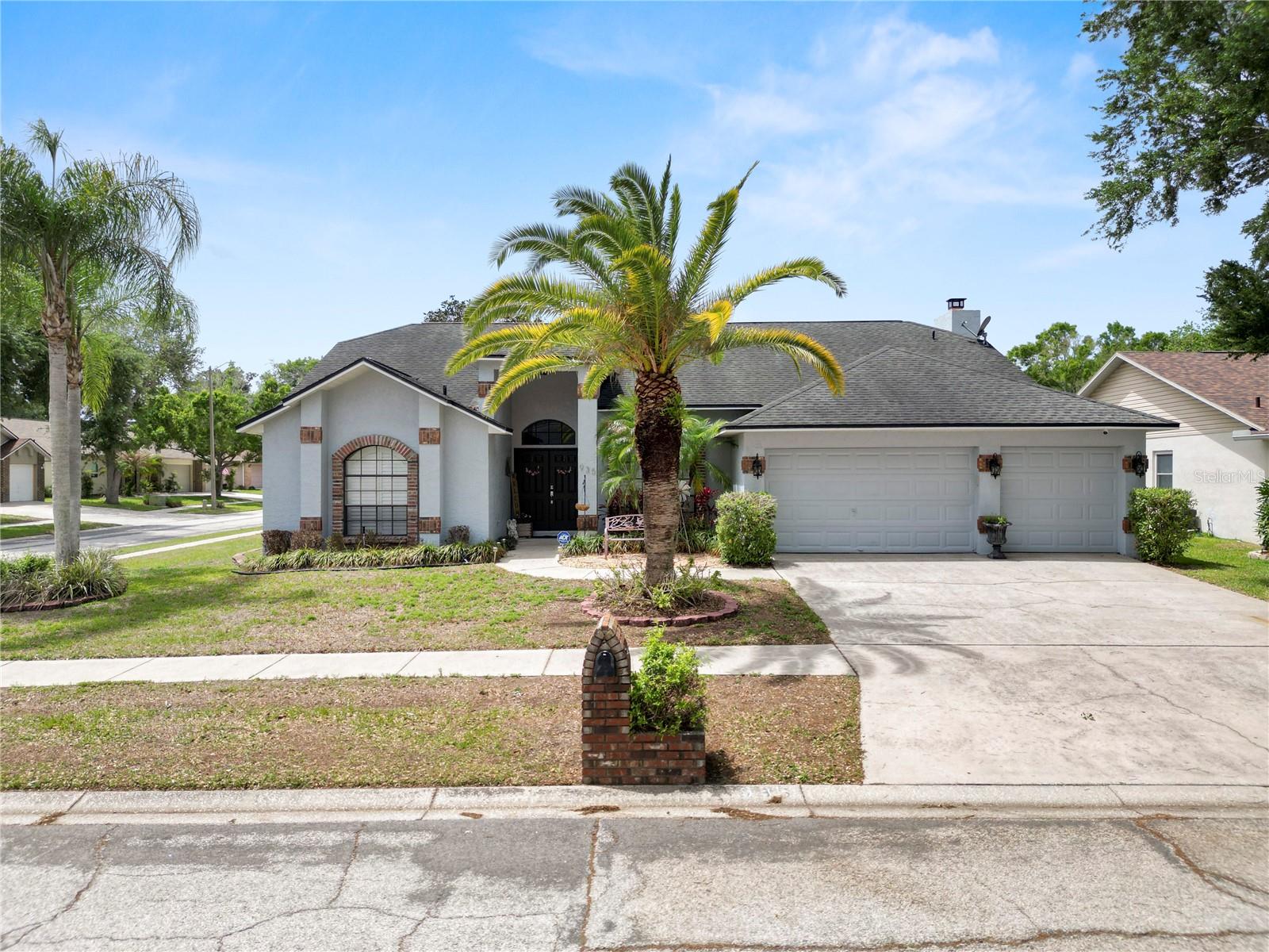 Listing photo id 1 for 935 Balsamina Drive