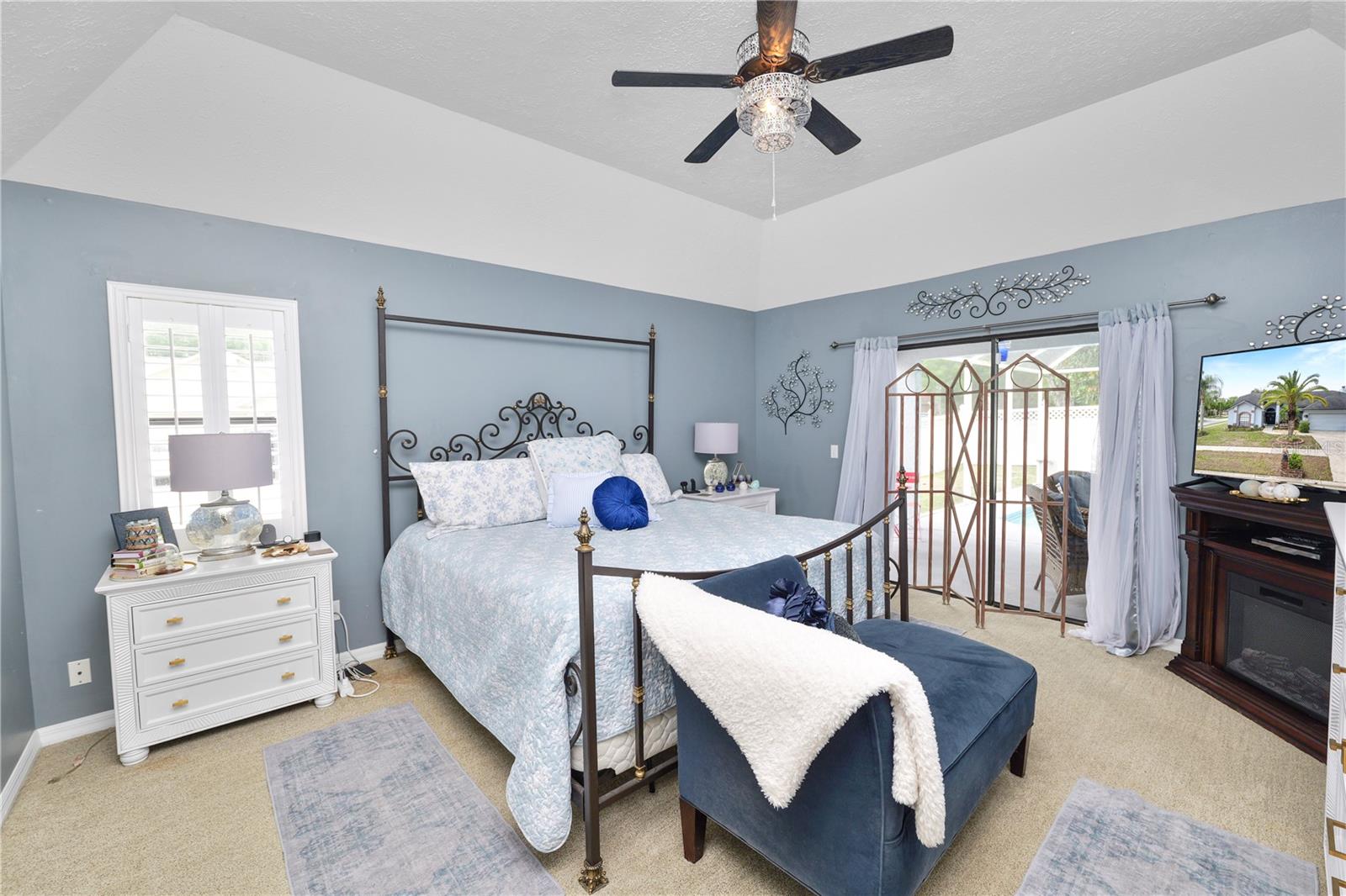 Listing photo id 28 for 935 Balsamina Drive