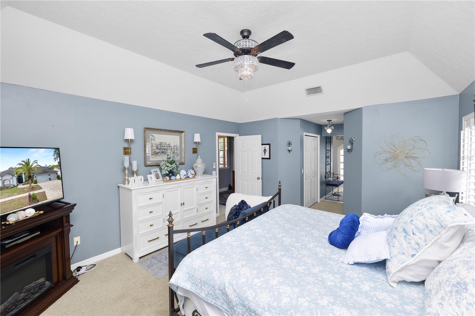 Listing photo id 31 for 935 Balsamina Drive