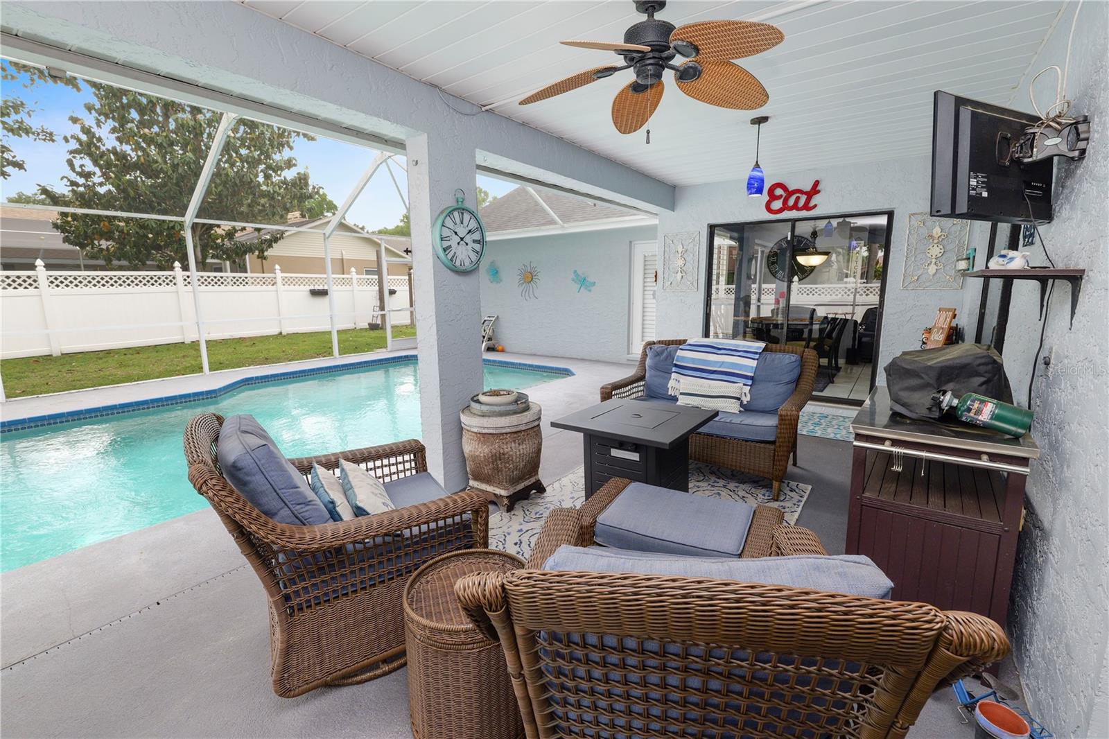 Listing photo id 46 for 935 Balsamina Drive