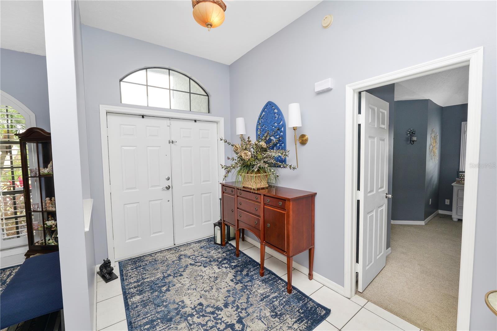 Listing photo id 3 for 935 Balsamina Drive