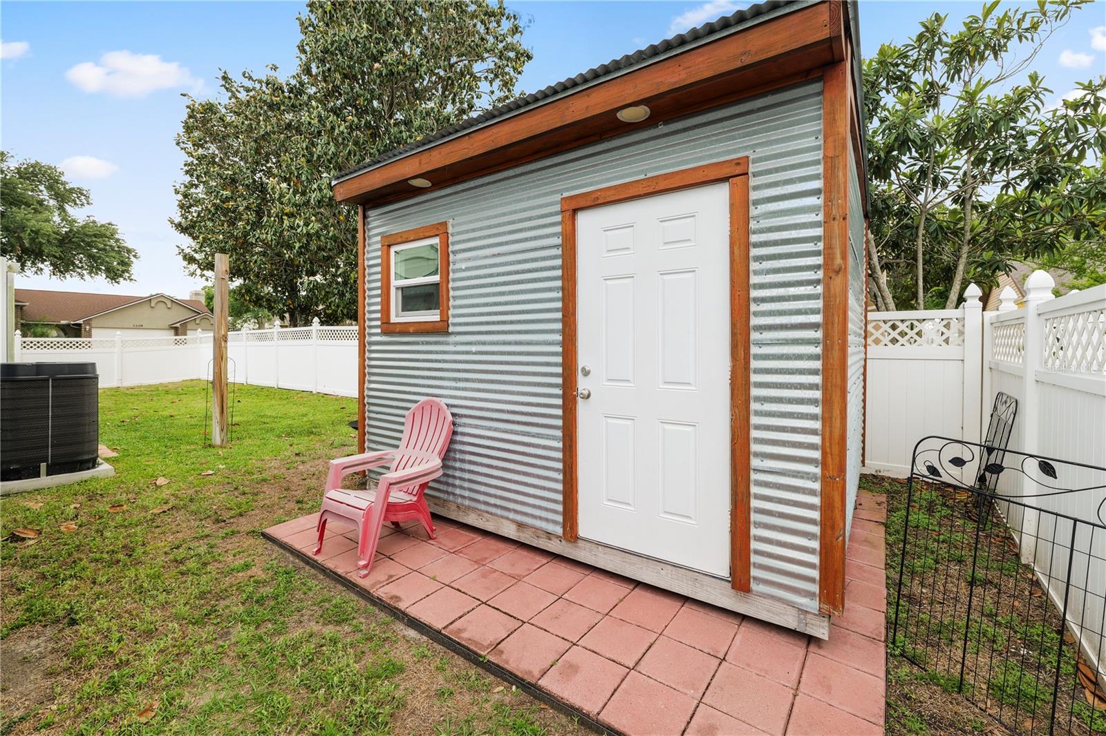 Listing photo id 52 for 935 Balsamina Drive